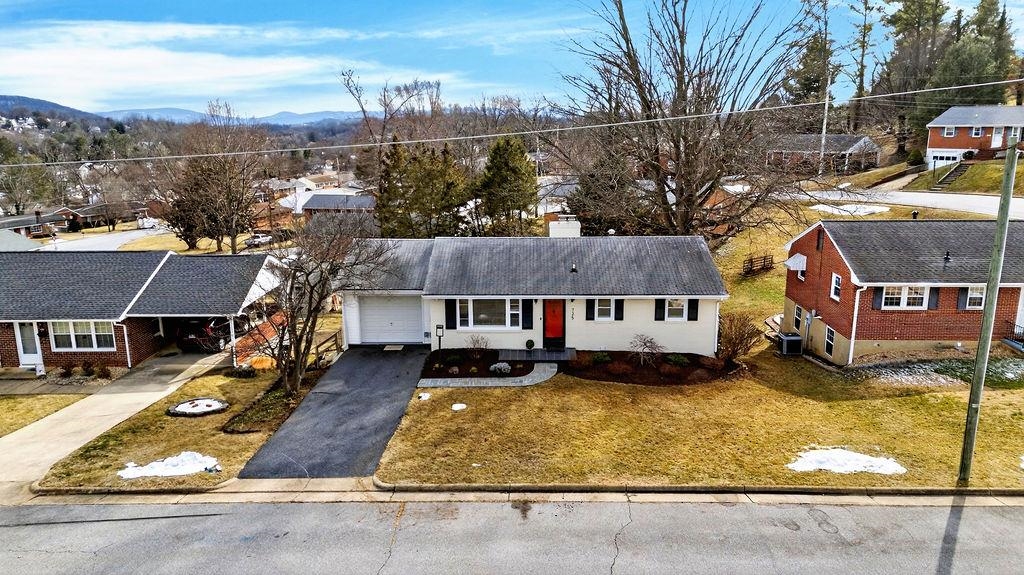 725 AINTREE PL, STAUNTON, Virginia 24401, 3 Bedrooms Bedrooms, ,2 BathroomsBathrooms,Residential,725 AINTREE PL,673584 MLS # 673584