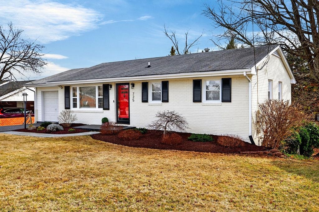 725 AINTREE PL, STAUNTON, Virginia 24401, 3 Bedrooms Bedrooms, ,2 BathroomsBathrooms,Residential,725 AINTREE PL,673584 MLS # 673584