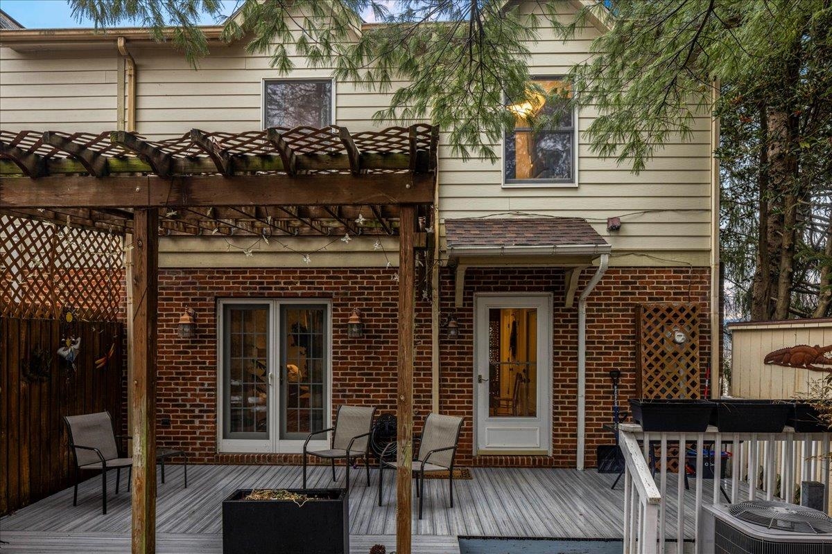 182 EMERALD DR, HARRISONBURG, Virginia 22801, 2 Bedrooms Bedrooms, ,1 BathroomBathrooms,Residential,Emerald City Treasure,182 EMERALD DR,673586 MLS # 673586