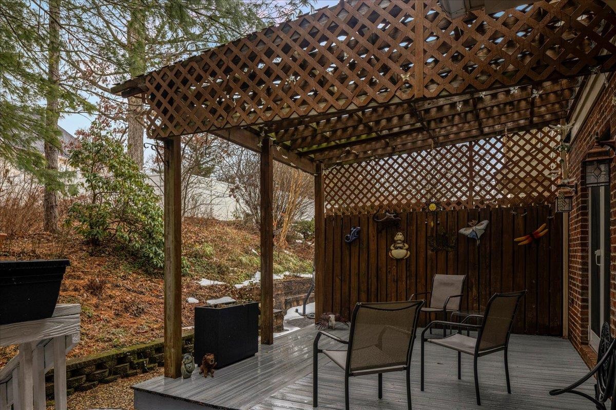 182 EMERALD DR, HARRISONBURG, Virginia 22801, 2 Bedrooms Bedrooms, ,1 BathroomBathrooms,Residential,Emerald City Treasure,182 EMERALD DR,673586 MLS # 673586