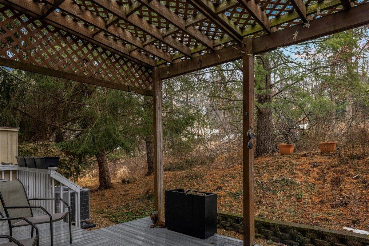 182 EMERALD DR, HARRISONBURG, Virginia 22801, 2 Bedrooms Bedrooms, ,1 BathroomBathrooms,Residential,Emerald City Treasure,182 EMERALD DR,673586 MLS # 673586