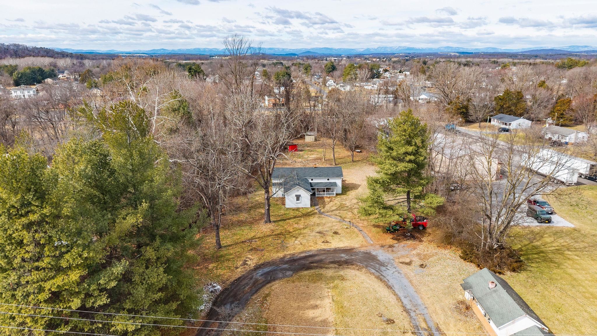 503 AUGUSTA AVE, GROTTOES, Virginia 24441, 3 Bedrooms Bedrooms, ,1 BathroomBathrooms,Residential,503 AUGUSTA AVE,673591 MLS # 673591