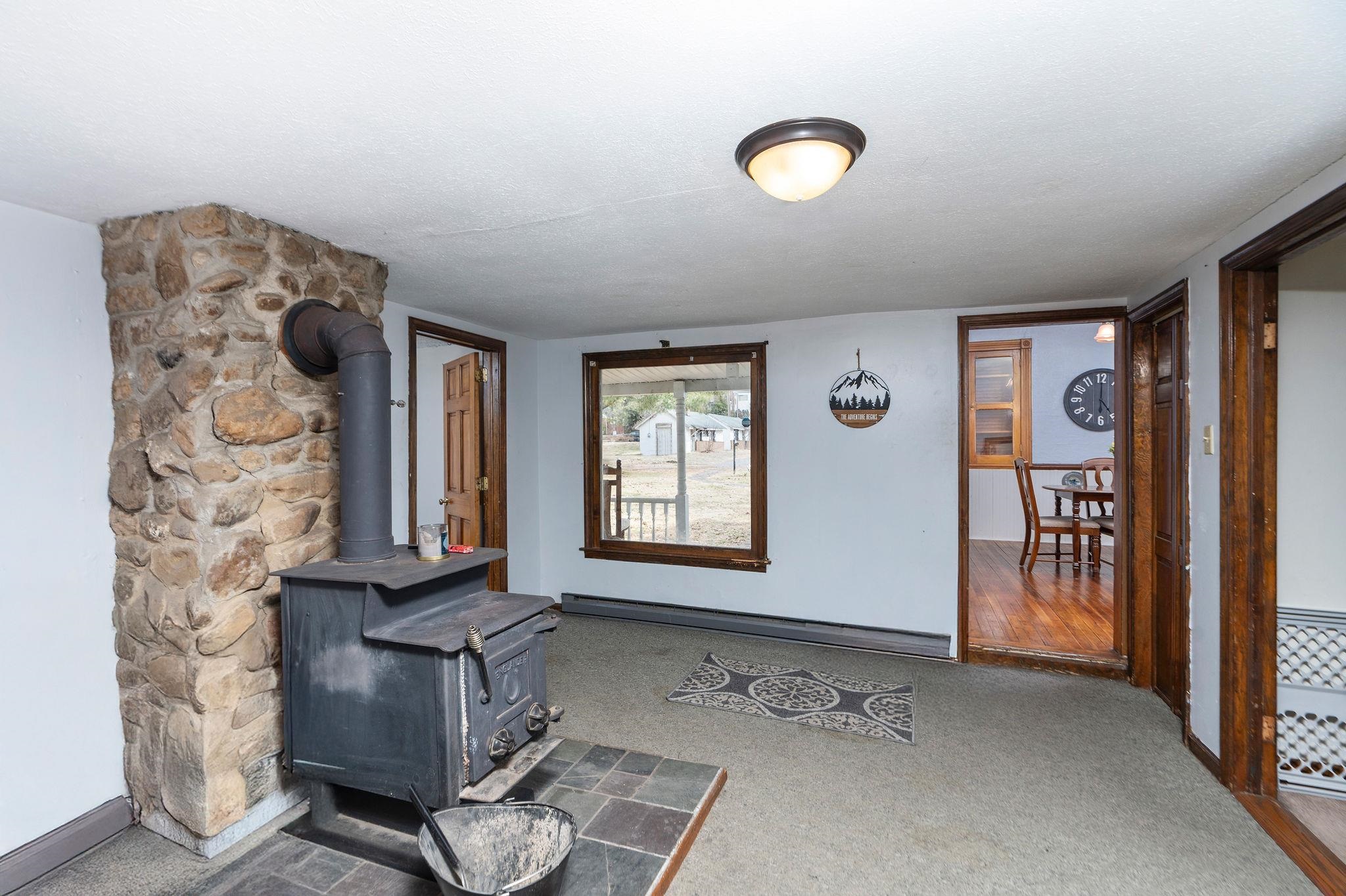 503 AUGUSTA AVE, GROTTOES, Virginia 24441, 3 Bedrooms Bedrooms, ,1 BathroomBathrooms,Residential,503 AUGUSTA AVE,673591 MLS # 673591