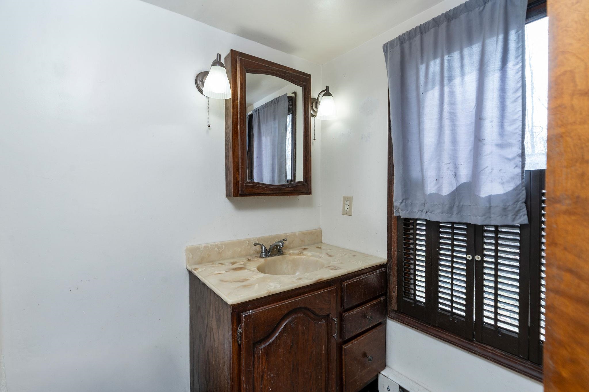 503 AUGUSTA AVE, GROTTOES, Virginia 24441, 3 Bedrooms Bedrooms, ,1 BathroomBathrooms,Residential,503 AUGUSTA AVE,673591 MLS # 673591