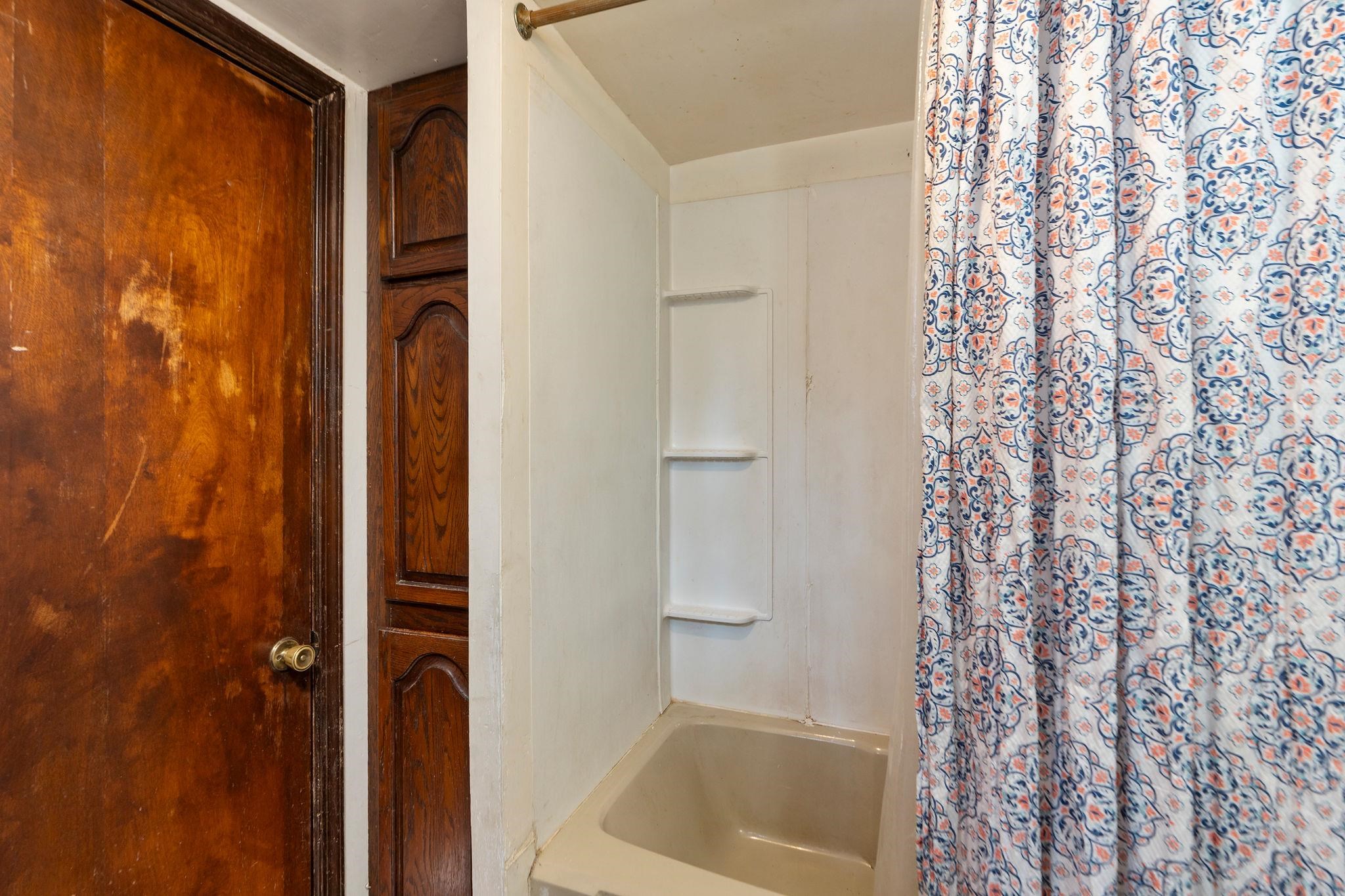 503 AUGUSTA AVE, GROTTOES, Virginia 24441, 3 Bedrooms Bedrooms, ,1 BathroomBathrooms,Residential,503 AUGUSTA AVE,673591 MLS # 673591