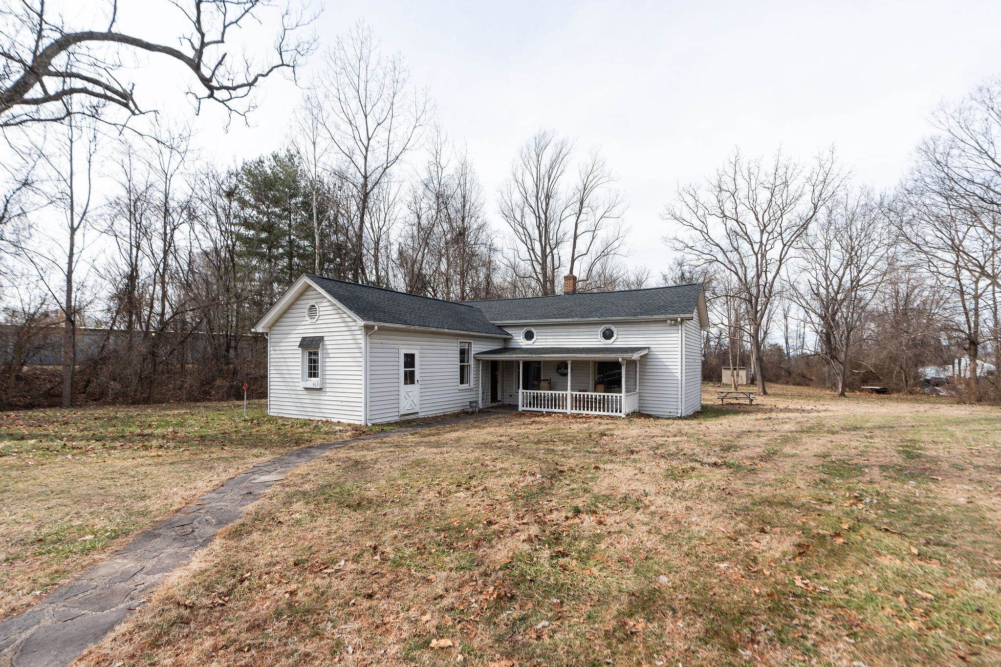 503 AUGUSTA AVE, GROTTOES, Virginia 24441, 3 Bedrooms Bedrooms, ,1 BathroomBathrooms,Residential,503 AUGUSTA AVE,673591 MLS # 673591