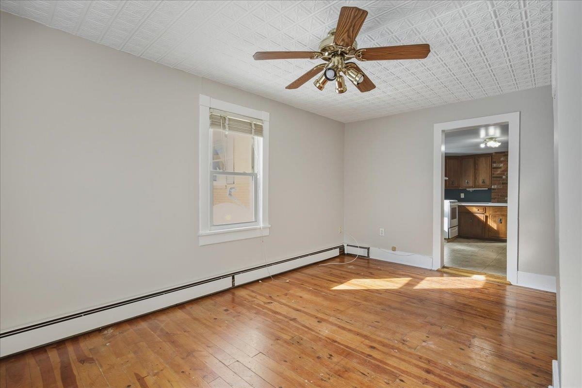 9525 S CONGRESS ST, NEW MARKET, Virginia 22844, 4 Bedrooms Bedrooms, ,1 BathroomBathrooms,Residential,9525 S CONGRESS ST,673593 MLS # 673593