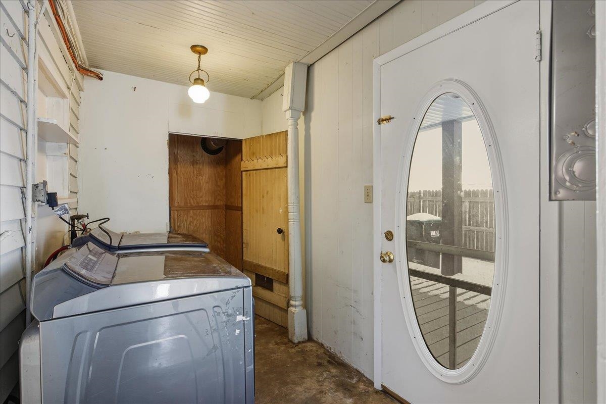 9525 S CONGRESS ST, NEW MARKET, Virginia 22844, 4 Bedrooms Bedrooms, ,1 BathroomBathrooms,Residential,9525 S CONGRESS ST,673593 MLS # 673593