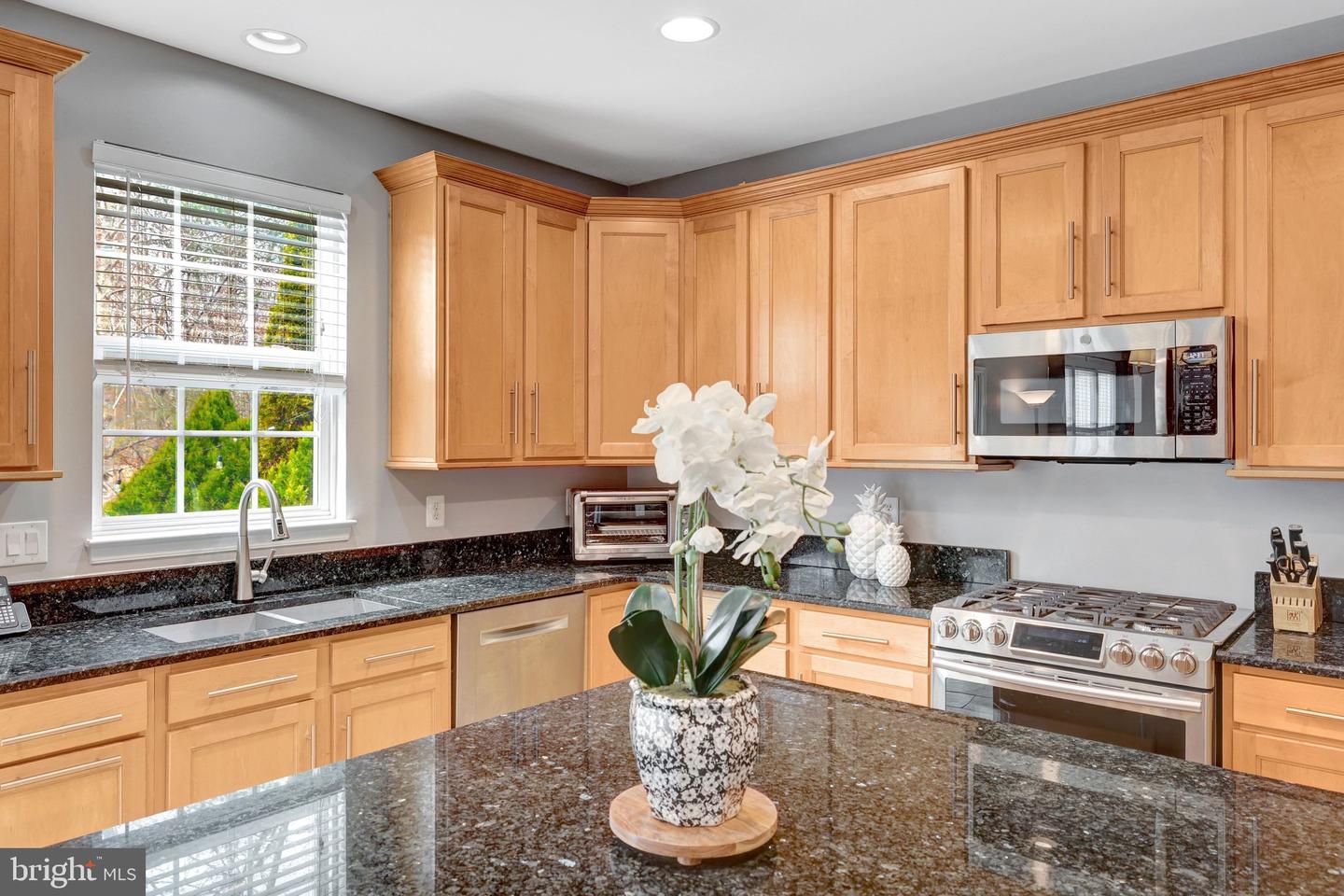 8360 TENBROOK DR, GAINESVILLE, Virginia 20155, 4 Bedrooms Bedrooms, ,4 BathroomsBathrooms,Residential,For sale,8360 TENBROOK DR,VAPW2112056 MLS # VAPW2112056