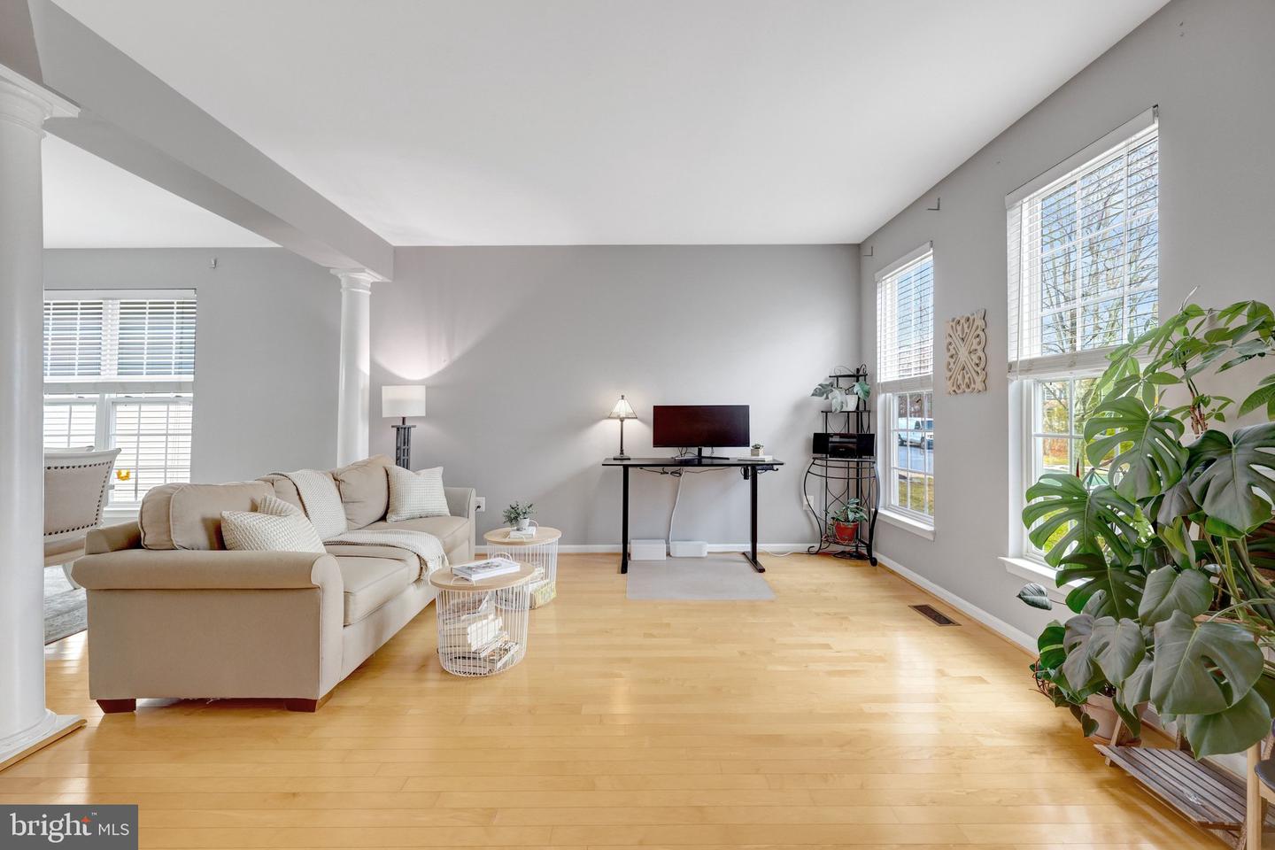 8360 TENBROOK DR, GAINESVILLE, Virginia 20155, 4 Bedrooms Bedrooms, ,4 BathroomsBathrooms,Residential,For sale,8360 TENBROOK DR,VAPW2112056 MLS # VAPW2112056