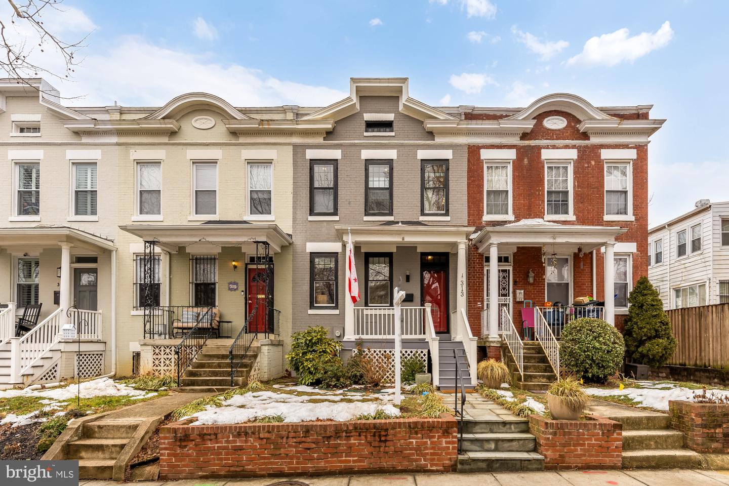 313 14TH ST NE, WASHINGTON, District Of Columbia 20002, 4 Bedrooms Bedrooms, ,3 BathroomsBathrooms,Residential,For sale,313 14TH ST NE,DCDC2245434 MLS # DCDC2245434