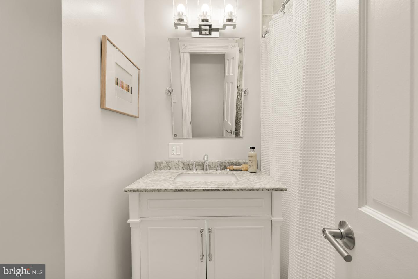 313 14TH ST NE, WASHINGTON, District Of Columbia 20002, 4 Bedrooms Bedrooms, ,3 BathroomsBathrooms,Residential,For sale,313 14TH ST NE,DCDC2245434 MLS # DCDC2245434