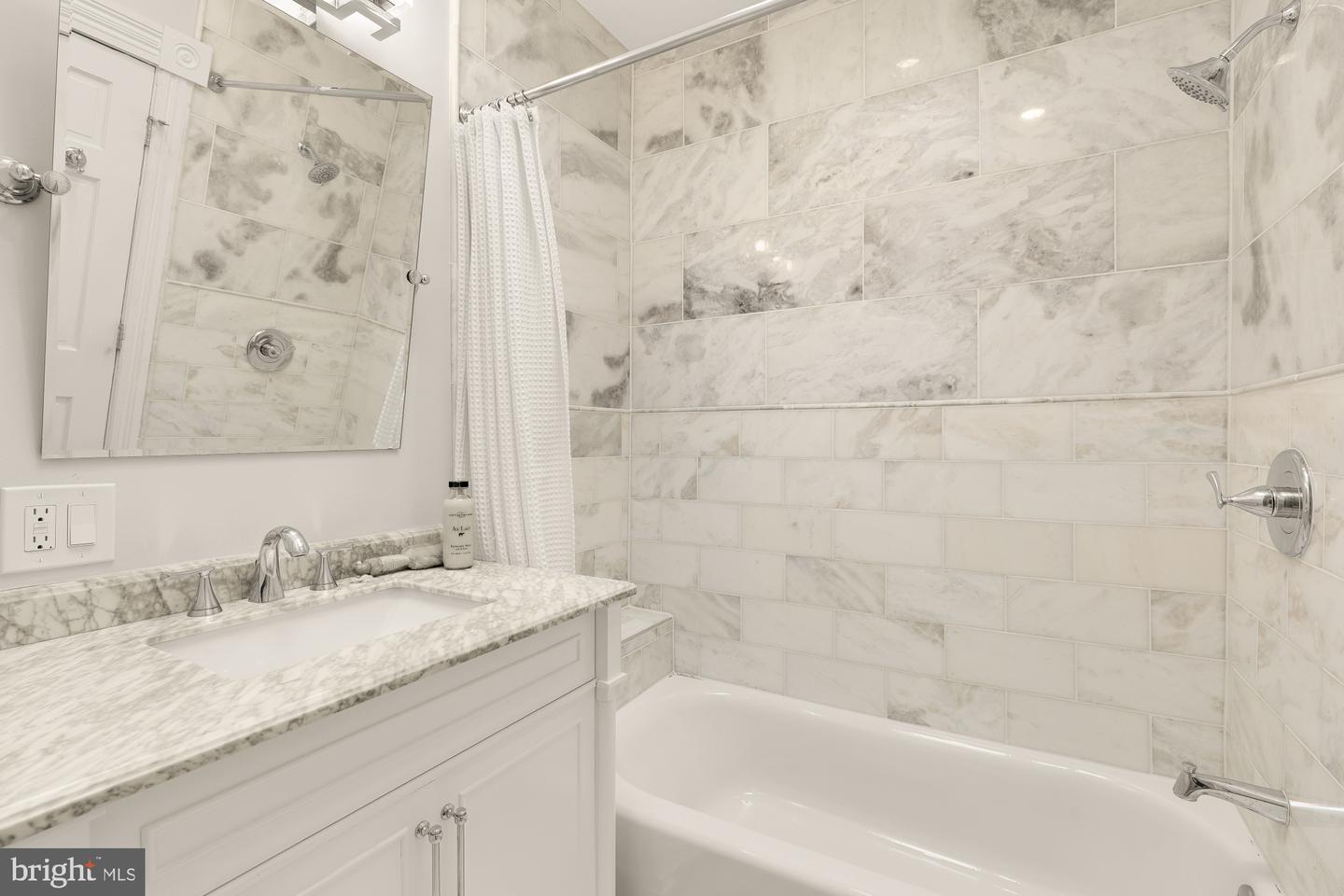 313 14TH ST NE, WASHINGTON, District Of Columbia 20002, 4 Bedrooms Bedrooms, ,3 BathroomsBathrooms,Residential,For sale,313 14TH ST NE,DCDC2245434 MLS # DCDC2245434