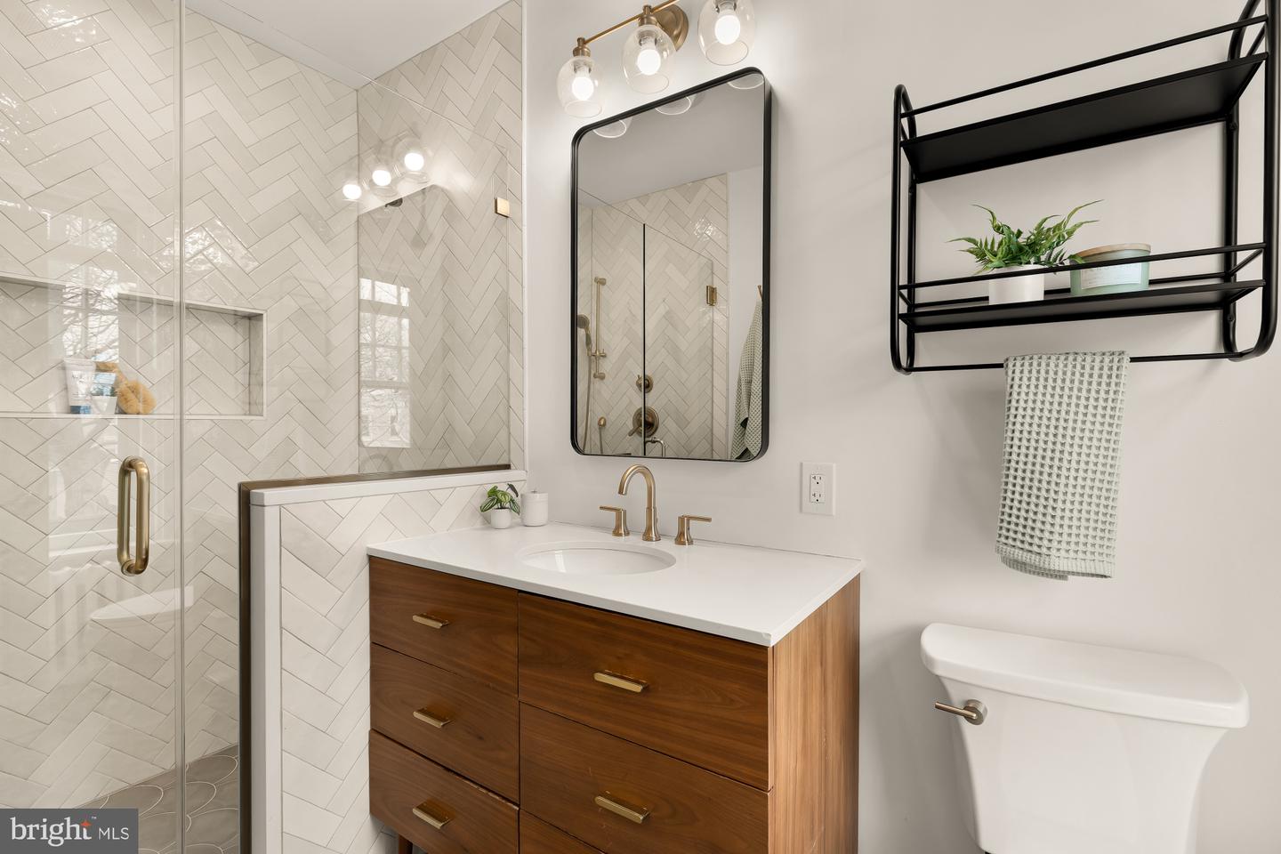 313 14TH ST NE, WASHINGTON, District Of Columbia 20002, 4 Bedrooms Bedrooms, ,3 BathroomsBathrooms,Residential,For sale,313 14TH ST NE,DCDC2245434 MLS # DCDC2245434