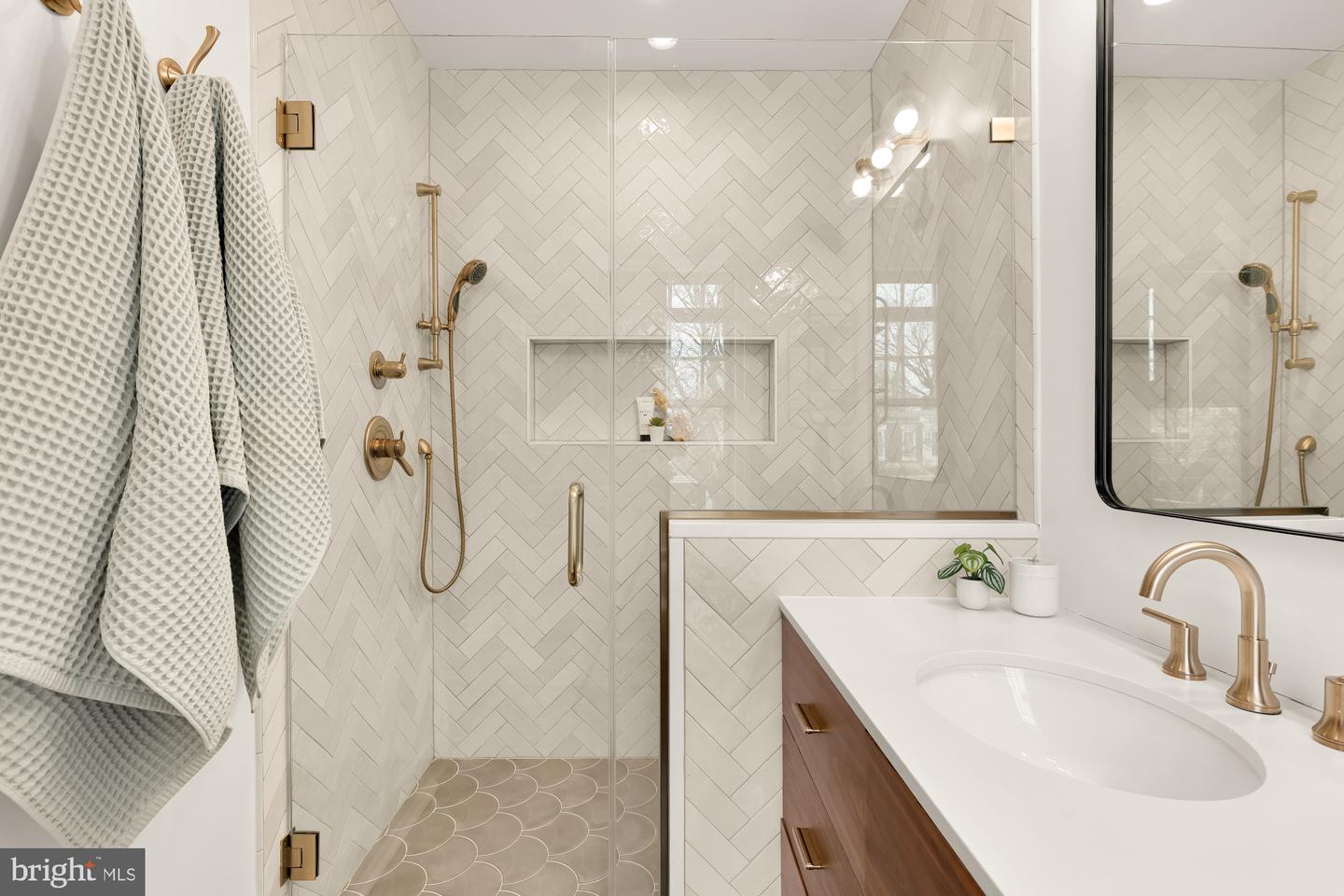 313 14TH ST NE, WASHINGTON, District Of Columbia 20002, 4 Bedrooms Bedrooms, ,3 BathroomsBathrooms,Residential,For sale,313 14TH ST NE,DCDC2245434 MLS # DCDC2245434