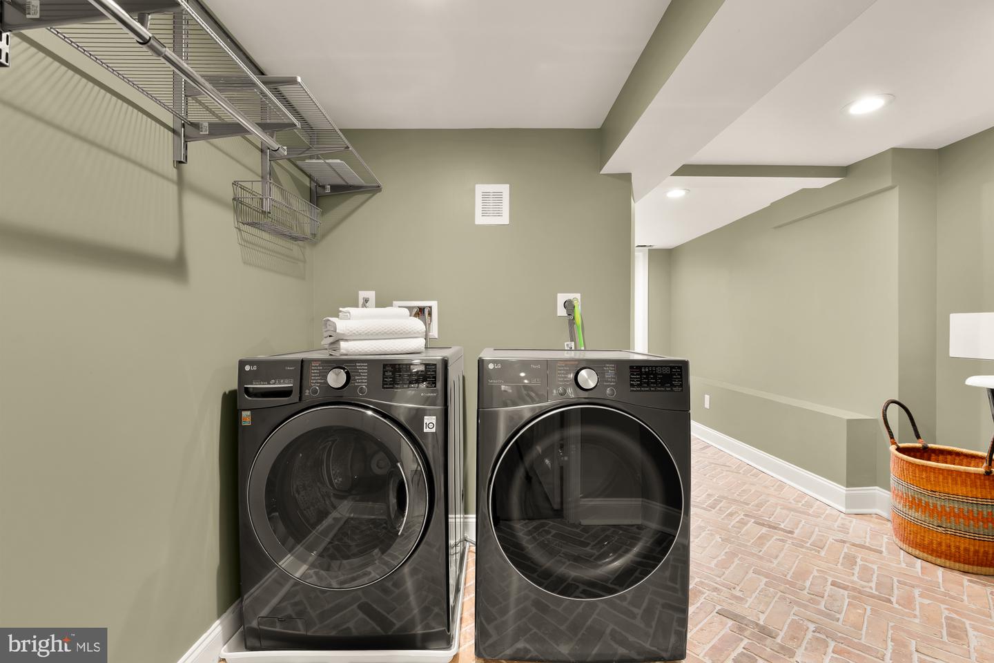 313 14TH ST NE, WASHINGTON, District Of Columbia 20002, 4 Bedrooms Bedrooms, ,3 BathroomsBathrooms,Residential,For sale,313 14TH ST NE,DCDC2245434 MLS # DCDC2245434