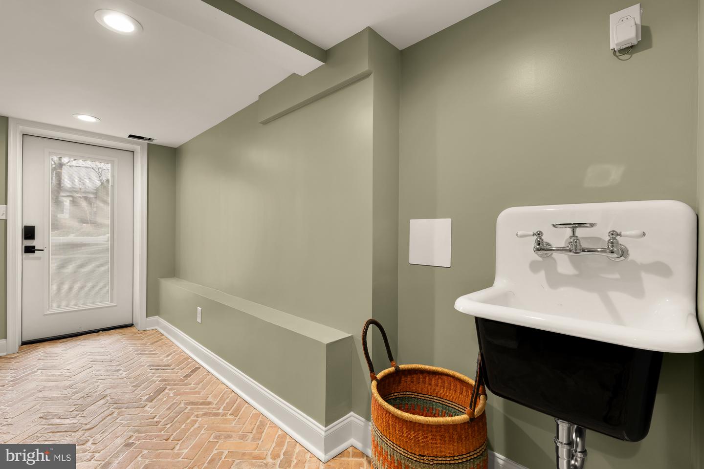 313 14TH ST NE, WASHINGTON, District Of Columbia 20002, 4 Bedrooms Bedrooms, ,3 BathroomsBathrooms,Residential,For sale,313 14TH ST NE,DCDC2245434 MLS # DCDC2245434