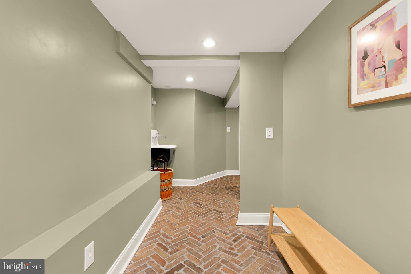 313 14TH ST NE, WASHINGTON, District Of Columbia 20002, 4 Bedrooms Bedrooms, ,3 BathroomsBathrooms,Residential,For sale,313 14TH ST NE,DCDC2245434 MLS # DCDC2245434