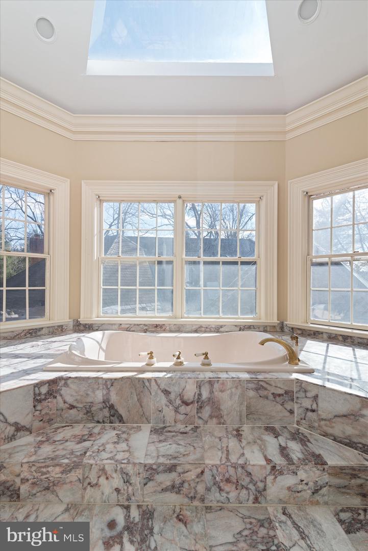 8537 OLD DOMINION DR, MCLEAN, Virginia 22102, 9 Bedrooms Bedrooms, ,10 BathroomsBathrooms,Residential,For sale,8537 OLD DOMINION DR,VAFX2290278 MLS # VAFX2290278