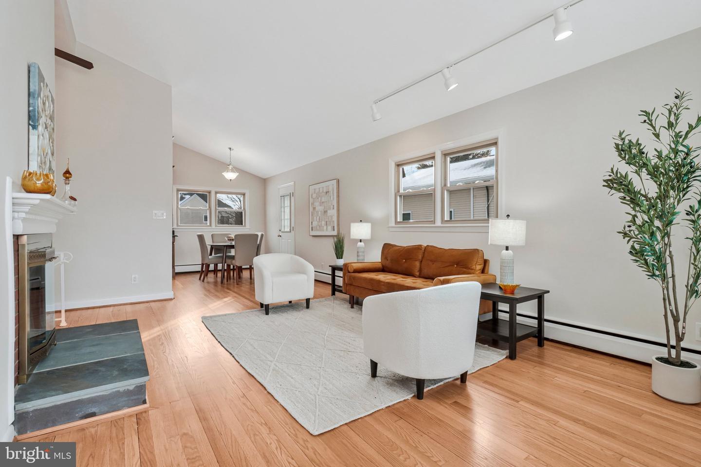 6323 HILLCREST PL, ALEXANDRIA, Virginia 22312, 3 Bedrooms Bedrooms, ,2 BathroomsBathrooms,Residential,For sale,6323 HILLCREST PL,VAFX2290384 MLS # VAFX2290384