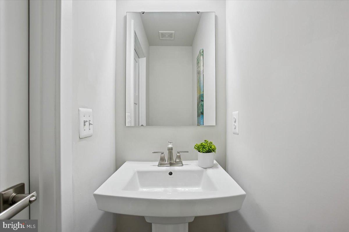 2105 HEMLOCK BAY RD, DUMFRIES, Virginia 22026, 3 Bedrooms Bedrooms, ,3 BathroomsBathrooms,Residential,For sale,2105 HEMLOCK BAY RD,VAPW2112304 MLS # VAPW2112304