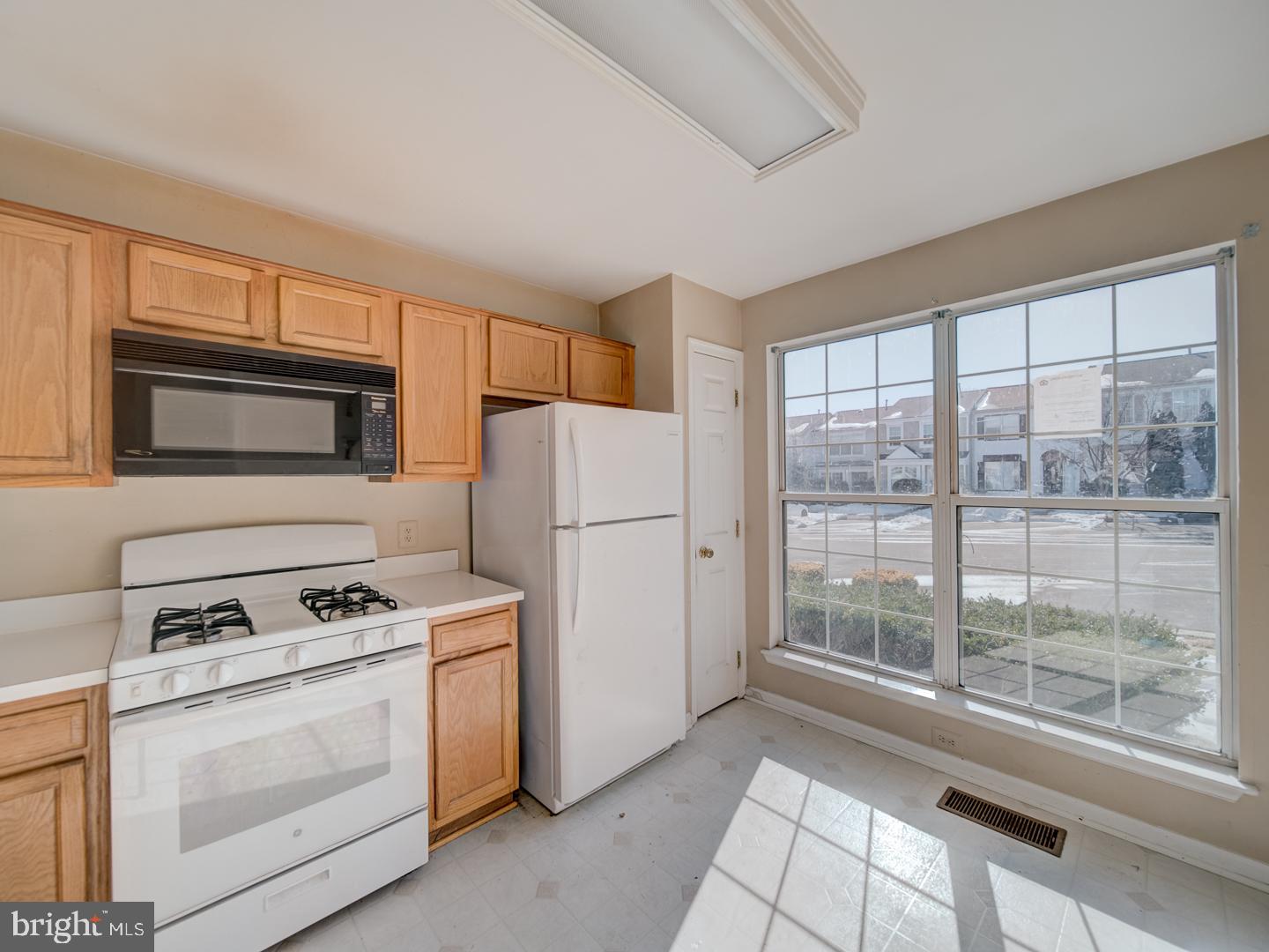 1912 BEEGEE CT, WOODBRIDGE, Virginia 22192, 3 Bedrooms Bedrooms, ,3 BathroomsBathrooms,Residential,For sale,1912 BEEGEE CT,VAPW2112330 MLS # VAPW2112330