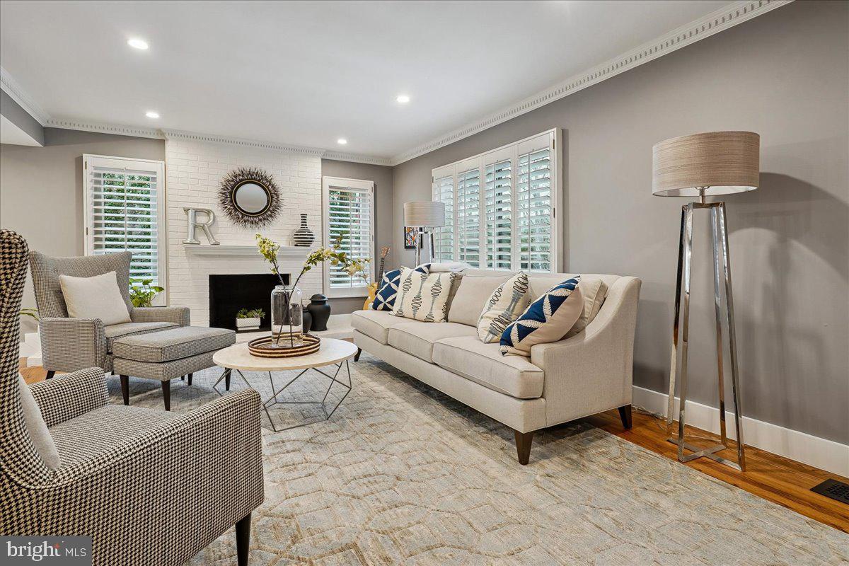 2111 LIRIO CT, RESTON, Virginia 20191, 4 Bedrooms Bedrooms, ,3 BathroomsBathrooms,Residential,For sale,2111 LIRIO CT,VAFX2290814 MLS # VAFX2290814