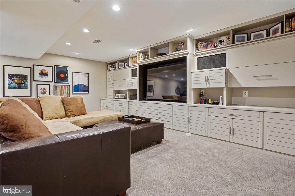 2111 LIRIO CT, RESTON, Virginia 20191, 4 Bedrooms Bedrooms, ,3 BathroomsBathrooms,Residential,For sale,2111 LIRIO CT,VAFX2290814 MLS # VAFX2290814