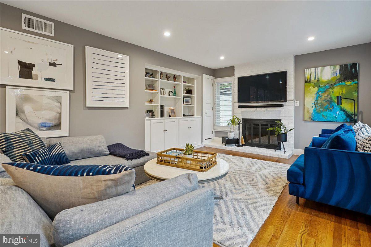 2111 LIRIO CT, RESTON, Virginia 20191, 4 Bedrooms Bedrooms, ,3 BathroomsBathrooms,Residential,For sale,2111 LIRIO CT,VAFX2290814 MLS # VAFX2290814