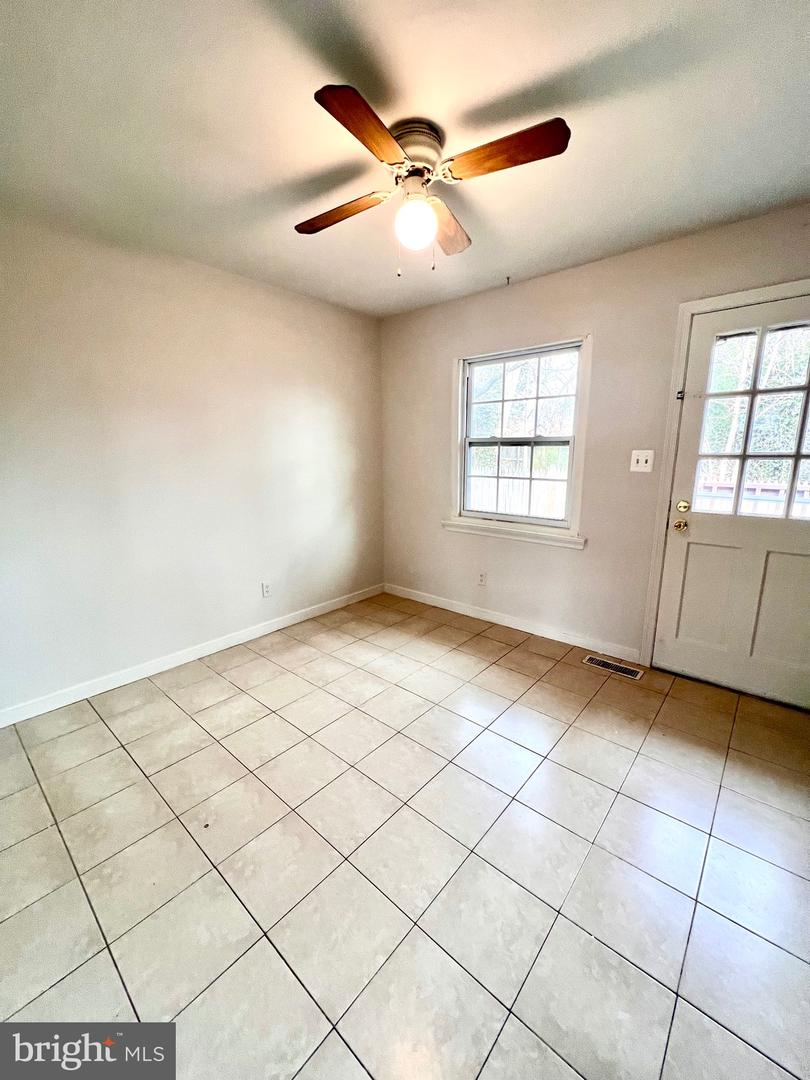 7219 BEVERLY PARK DR, SPRINGFIELD, Virginia 22150, 5 Bedrooms Bedrooms, ,3 BathroomsBathrooms,Residential,For sale,7219 BEVERLY PARK DR,VAFX2290850 MLS # VAFX2290850