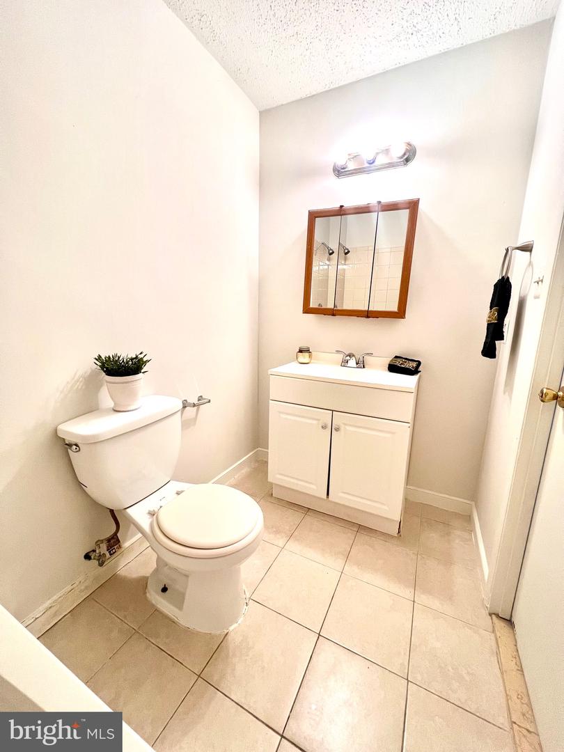 7219 BEVERLY PARK DR, SPRINGFIELD, Virginia 22150, 5 Bedrooms Bedrooms, ,3 BathroomsBathrooms,Residential,For sale,7219 BEVERLY PARK DR,VAFX2290850 MLS # VAFX2290850