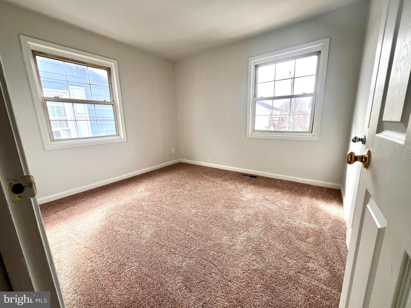 7219 BEVERLY PARK DR, SPRINGFIELD, Virginia 22150, 5 Bedrooms Bedrooms, ,3 BathroomsBathrooms,Residential,For sale,7219 BEVERLY PARK DR,VAFX2290850 MLS # VAFX2290850