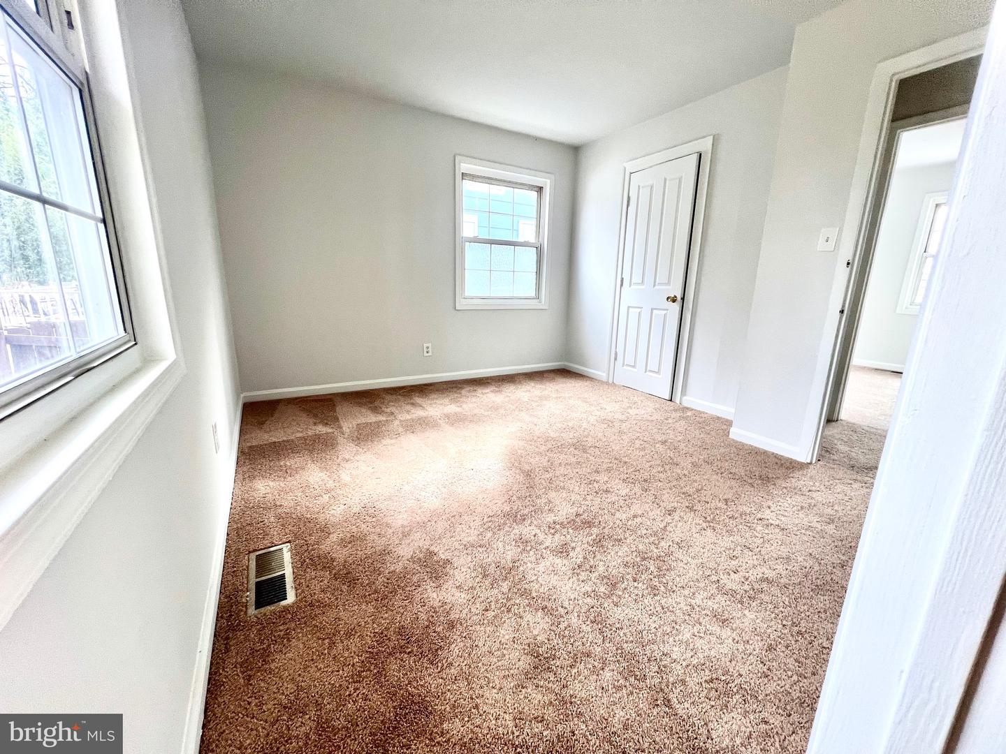 7219 BEVERLY PARK DR, SPRINGFIELD, Virginia 22150, 5 Bedrooms Bedrooms, ,3 BathroomsBathrooms,Residential,For sale,7219 BEVERLY PARK DR,VAFX2290850 MLS # VAFX2290850