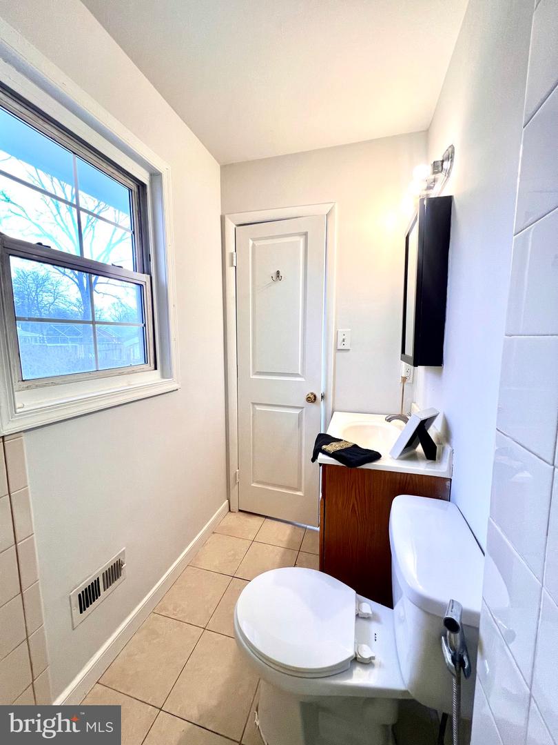 7219 BEVERLY PARK DR, SPRINGFIELD, Virginia 22150, 5 Bedrooms Bedrooms, ,3 BathroomsBathrooms,Residential,For sale,7219 BEVERLY PARK DR,VAFX2290850 MLS # VAFX2290850