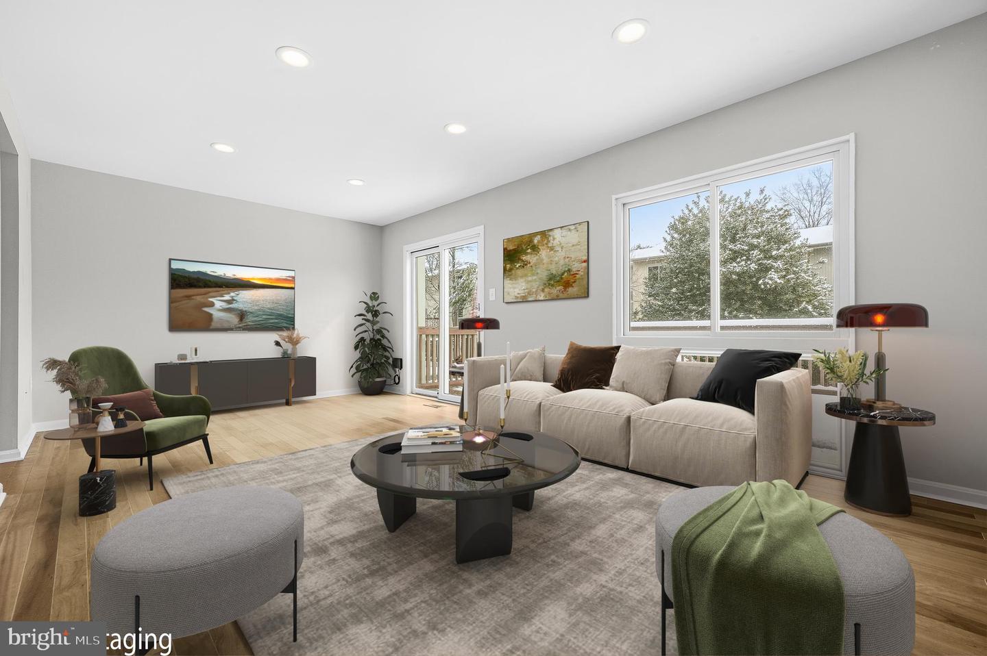 3072 SUGAR LN, VIENNA, Virginia 22181, 4 Bedrooms Bedrooms, ,3 BathroomsBathrooms,Residential,For sale,3072 SUGAR LN,VAFX2290892 MLS # VAFX2290892