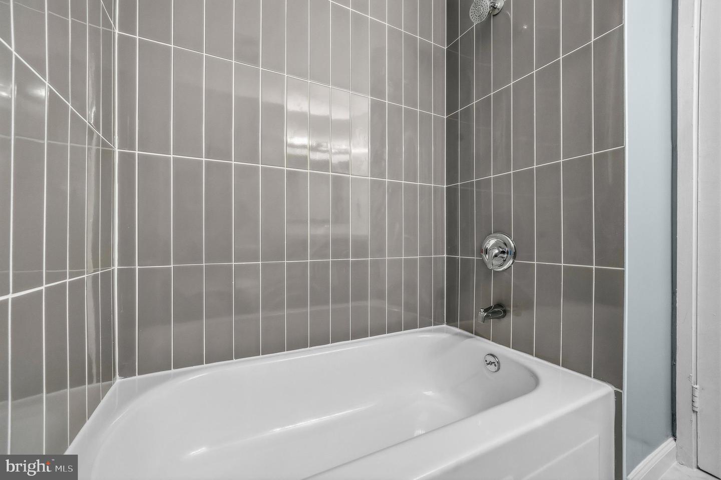 3072 SUGAR LN, VIENNA, Virginia 22181, 4 Bedrooms Bedrooms, ,3 BathroomsBathrooms,Residential,For sale,3072 SUGAR LN,VAFX2290892 MLS # VAFX2290892