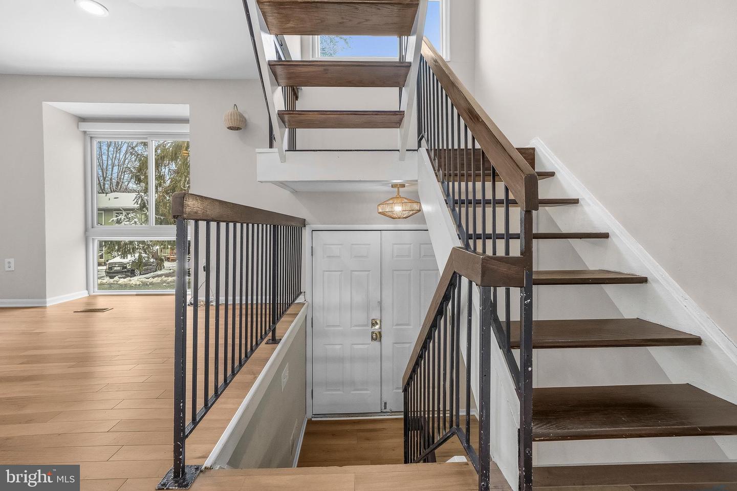 3072 SUGAR LN, VIENNA, Virginia 22181, 4 Bedrooms Bedrooms, ,3 BathroomsBathrooms,Residential,For sale,3072 SUGAR LN,VAFX2290892 MLS # VAFX2290892