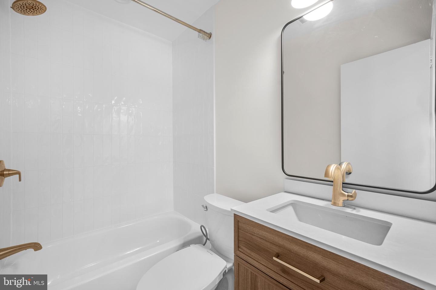 3072 SUGAR LN, VIENNA, Virginia 22181, 4 Bedrooms Bedrooms, ,3 BathroomsBathrooms,Residential,For sale,3072 SUGAR LN,VAFX2290892 MLS # VAFX2290892