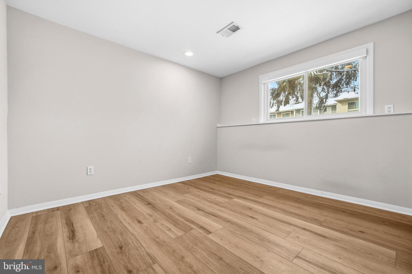 3072 SUGAR LN, VIENNA, Virginia 22181, 4 Bedrooms Bedrooms, ,3 BathroomsBathrooms,Residential,For sale,3072 SUGAR LN,VAFX2290892 MLS # VAFX2290892