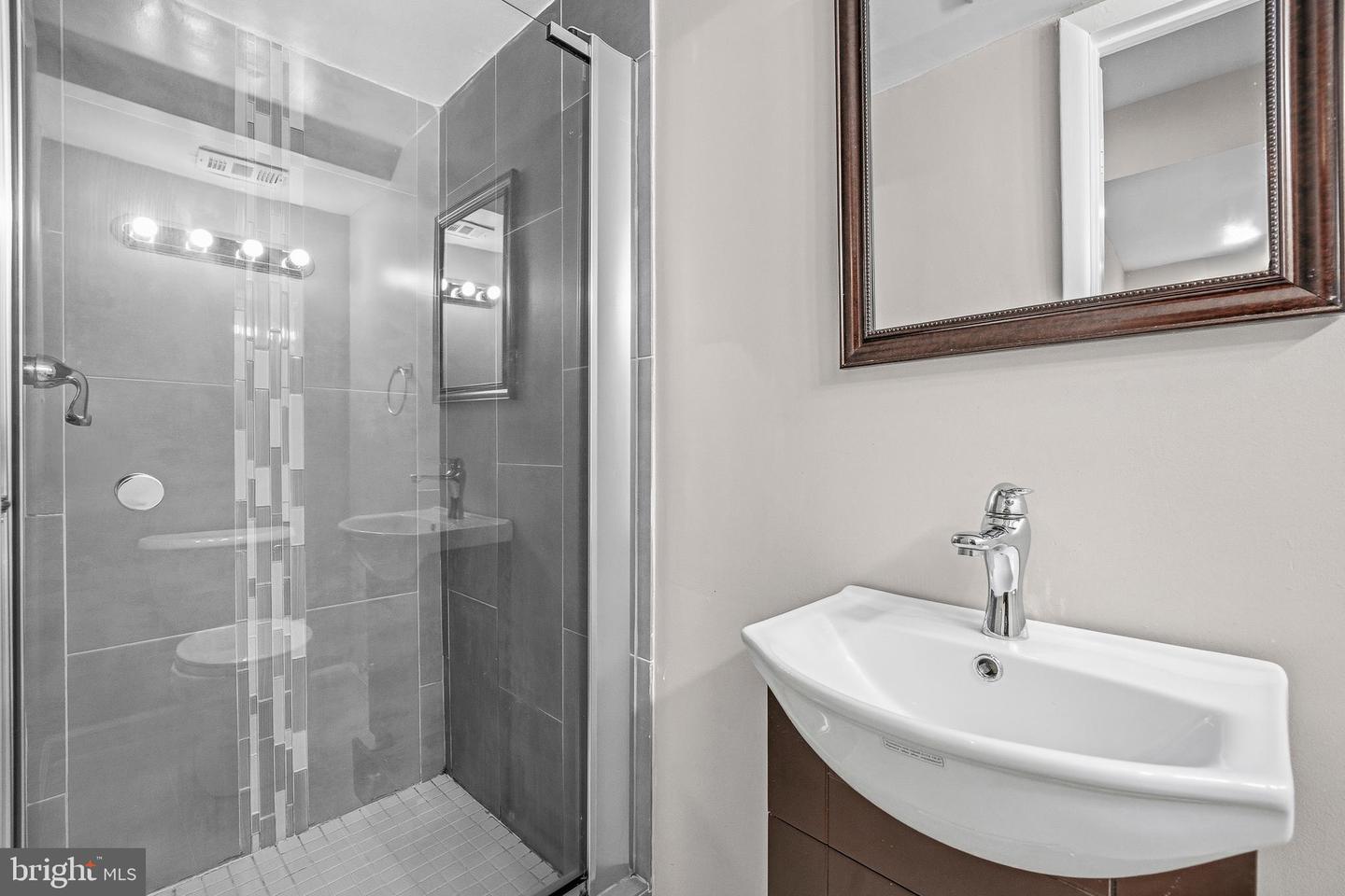 3072 SUGAR LN, VIENNA, Virginia 22181, 4 Bedrooms Bedrooms, ,3 BathroomsBathrooms,Residential,For sale,3072 SUGAR LN,VAFX2290892 MLS # VAFX2290892