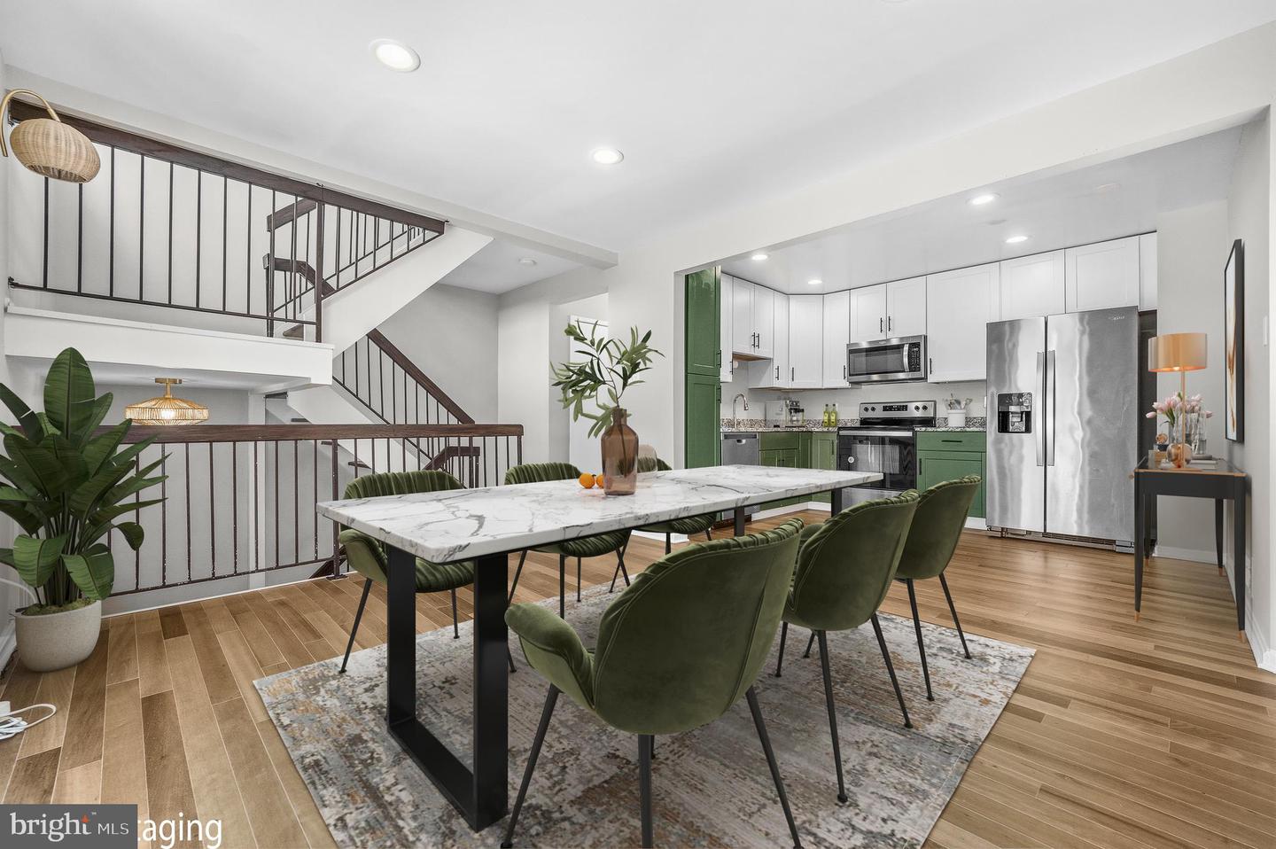 3072 SUGAR LN, VIENNA, Virginia 22181, 4 Bedrooms Bedrooms, ,3 BathroomsBathrooms,Residential,For sale,3072 SUGAR LN,VAFX2290892 MLS # VAFX2290892