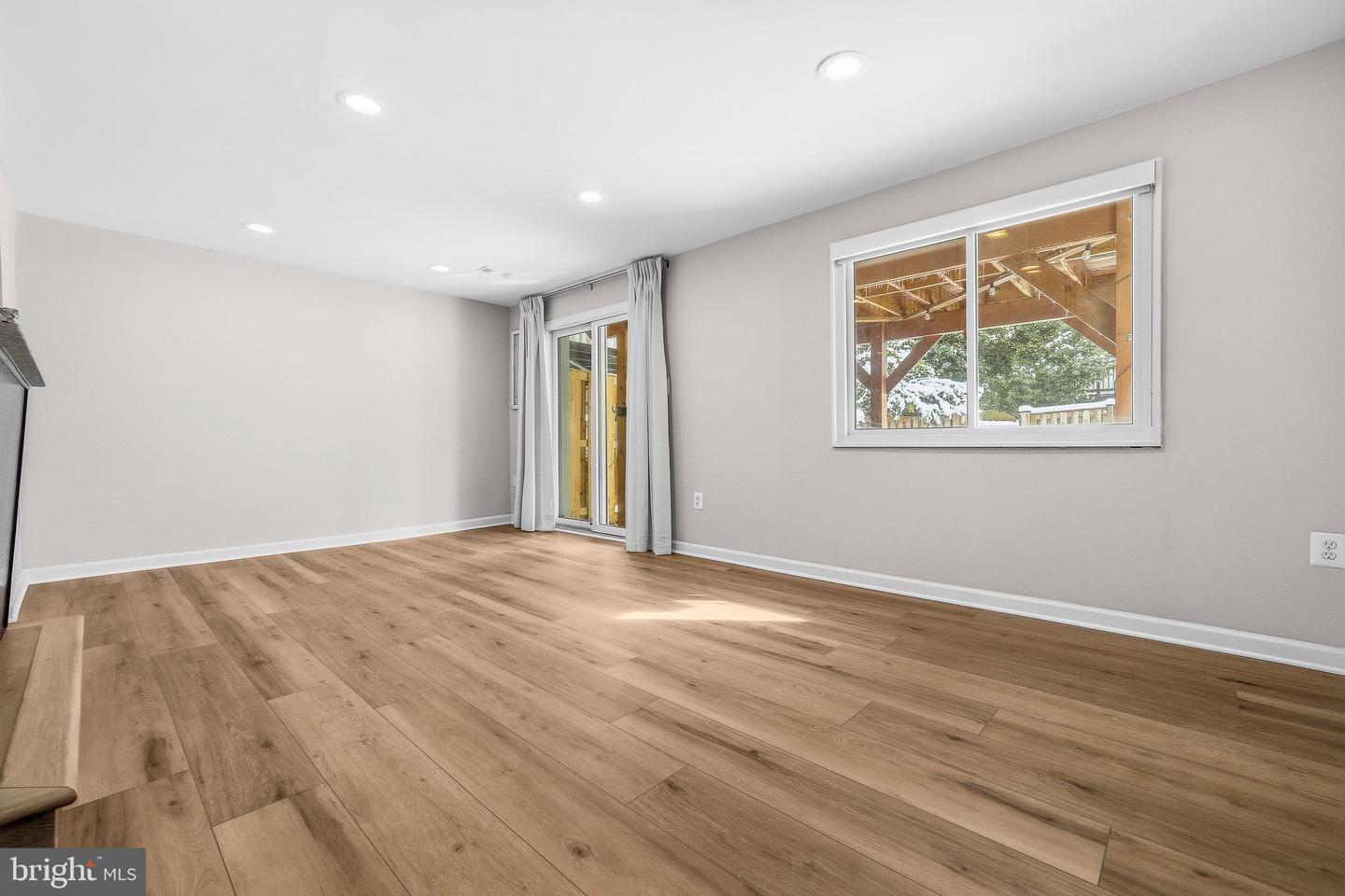 3072 SUGAR LN, VIENNA, Virginia 22181, 4 Bedrooms Bedrooms, ,3 BathroomsBathrooms,Residential,For sale,3072 SUGAR LN,VAFX2290892 MLS # VAFX2290892