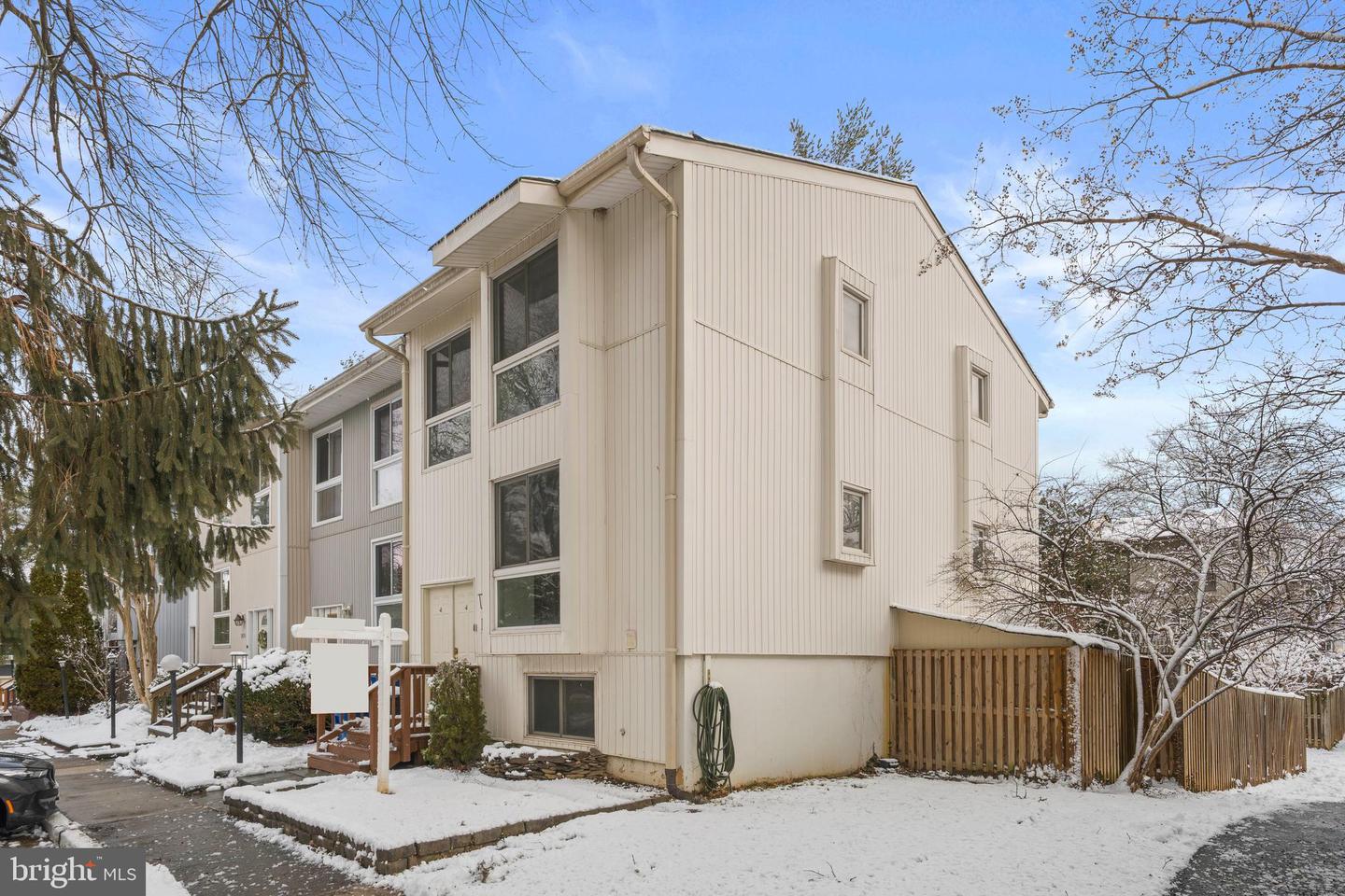 3072 SUGAR LN, VIENNA, Virginia 22181, 4 Bedrooms Bedrooms, ,3 BathroomsBathrooms,Residential,For sale,3072 SUGAR LN,VAFX2290892 MLS # VAFX2290892