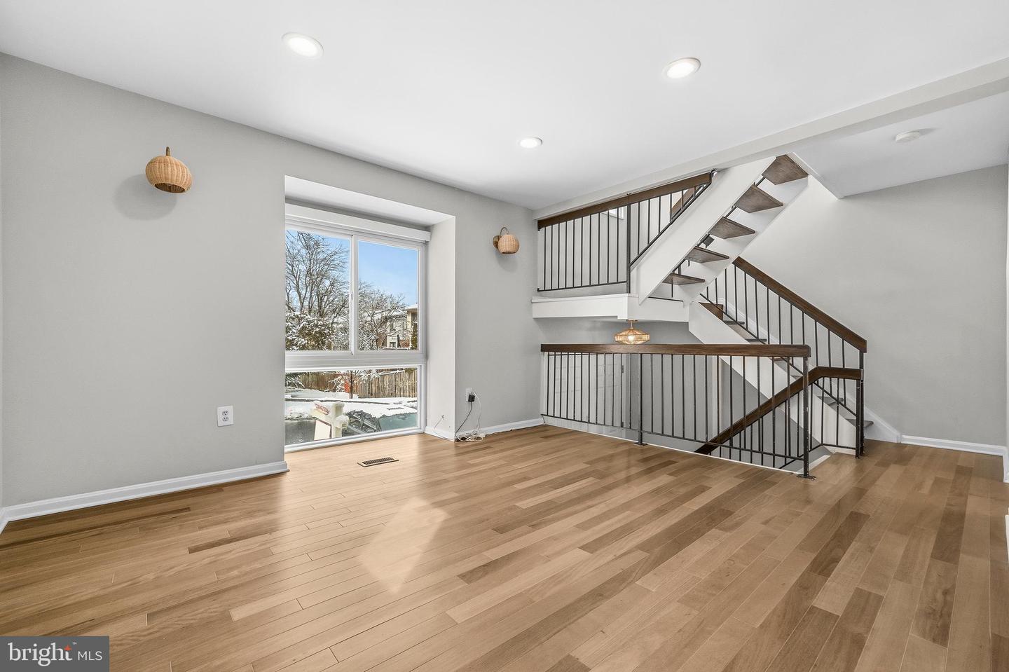 3072 SUGAR LN, VIENNA, Virginia 22181, 4 Bedrooms Bedrooms, ,3 BathroomsBathrooms,Residential,For sale,3072 SUGAR LN,VAFX2290892 MLS # VAFX2290892