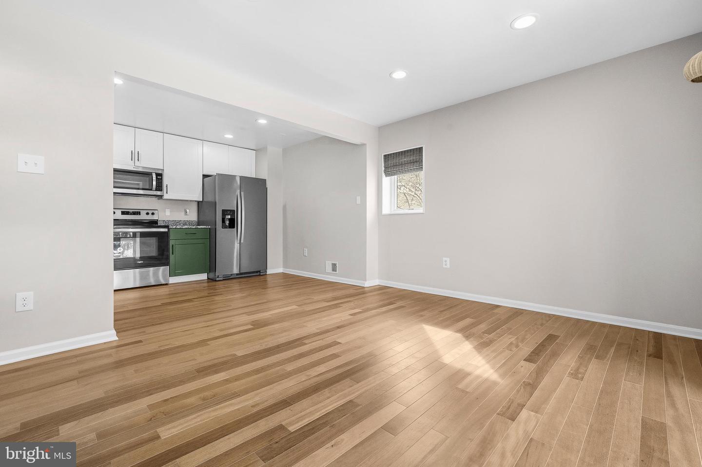 3072 SUGAR LN, VIENNA, Virginia 22181, 4 Bedrooms Bedrooms, ,3 BathroomsBathrooms,Residential,For sale,3072 SUGAR LN,VAFX2290892 MLS # VAFX2290892