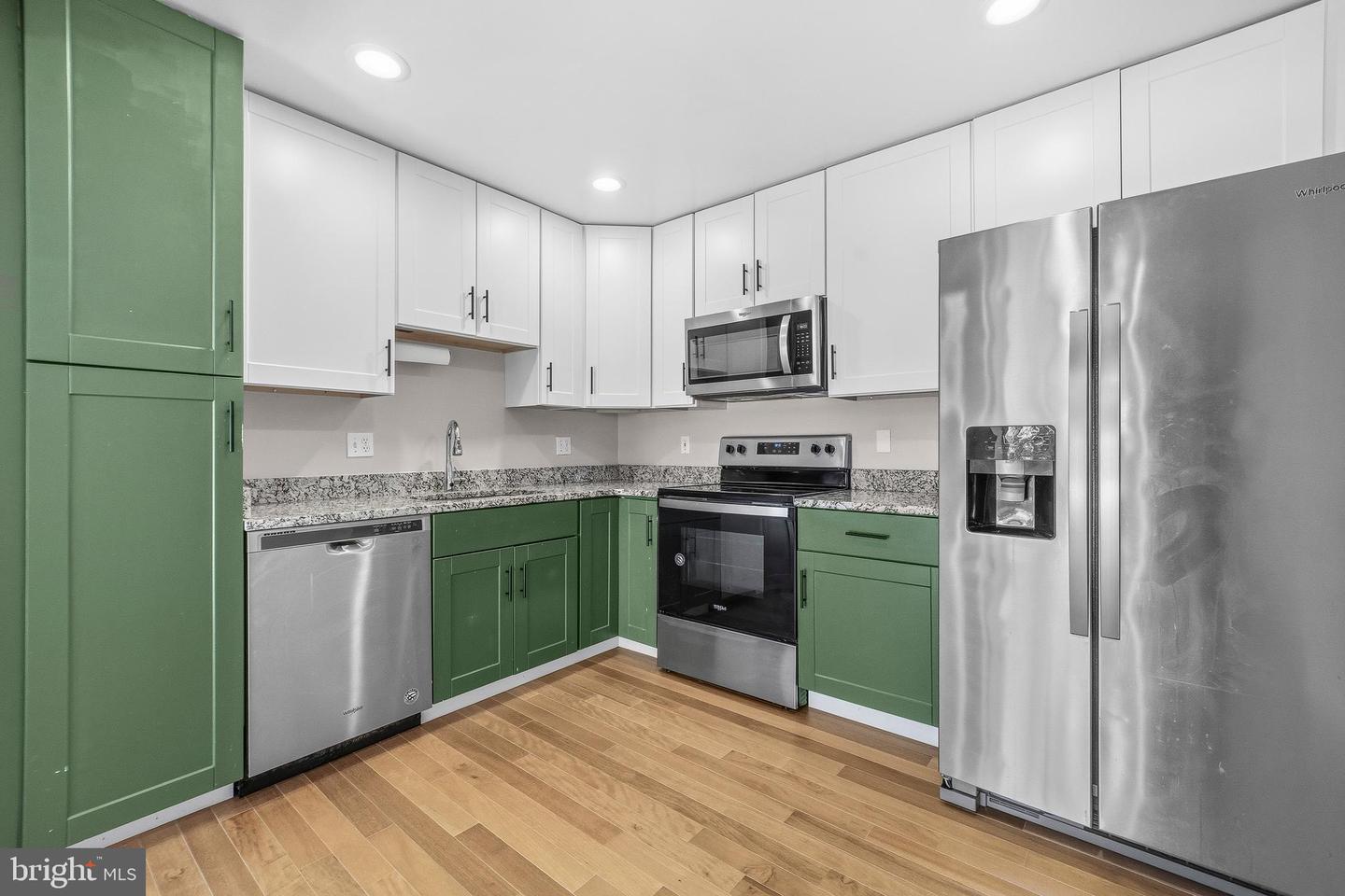 3072 SUGAR LN, VIENNA, Virginia 22181, 4 Bedrooms Bedrooms, ,3 BathroomsBathrooms,Residential,For sale,3072 SUGAR LN,VAFX2290892 MLS # VAFX2290892