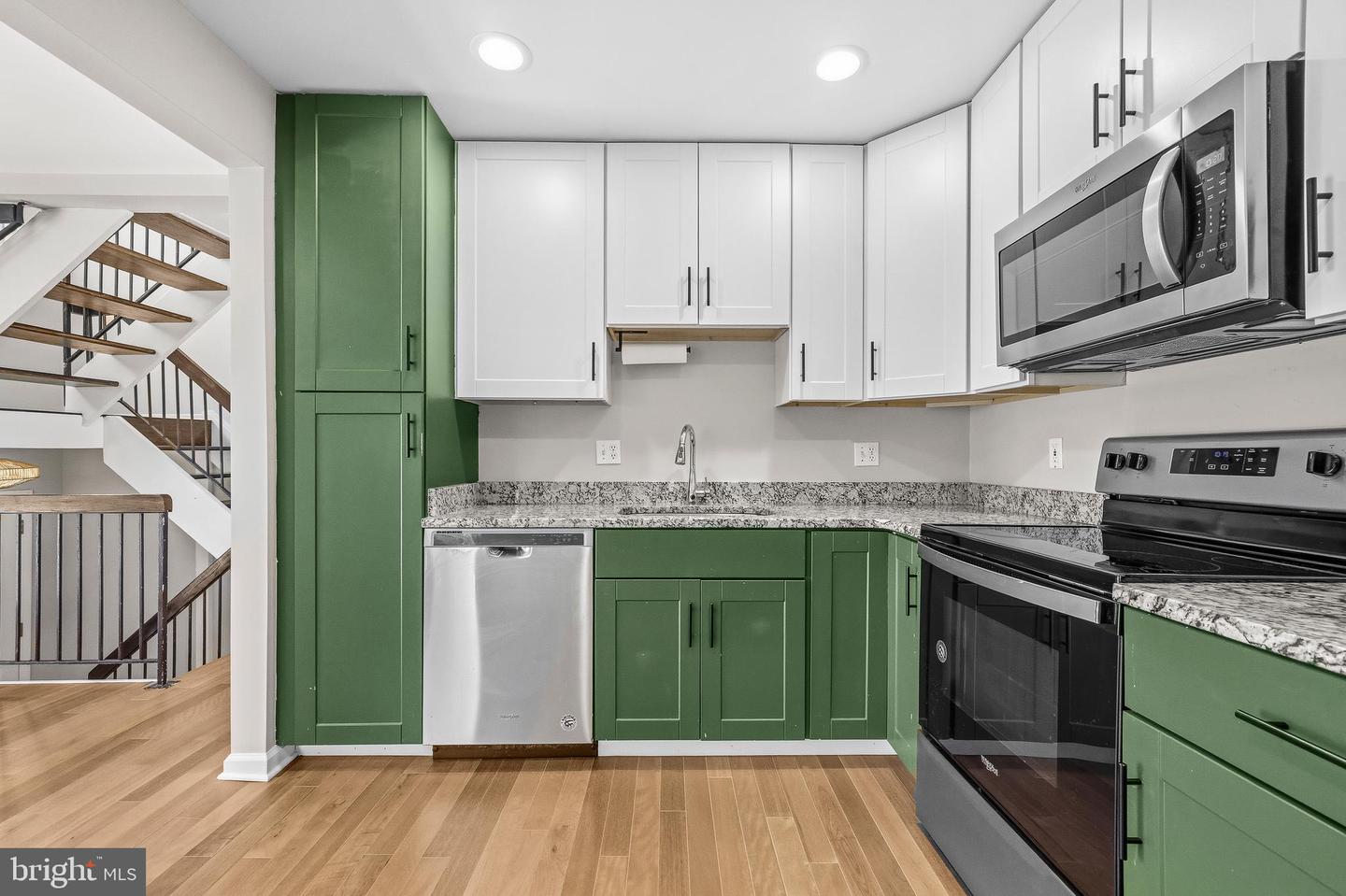 3072 SUGAR LN, VIENNA, Virginia 22181, 4 Bedrooms Bedrooms, ,3 BathroomsBathrooms,Residential,For sale,3072 SUGAR LN,VAFX2290892 MLS # VAFX2290892