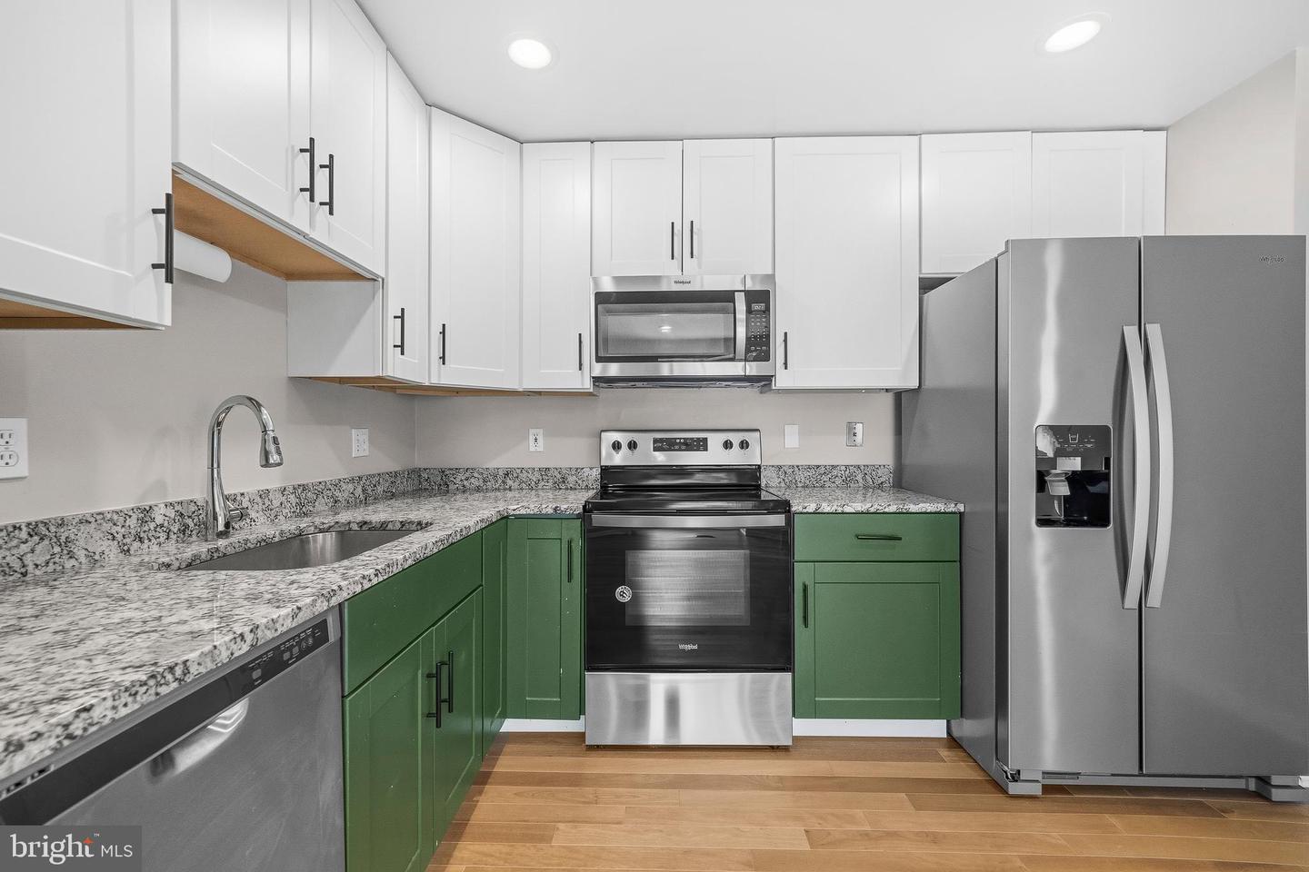 3072 SUGAR LN, VIENNA, Virginia 22181, 4 Bedrooms Bedrooms, ,3 BathroomsBathrooms,Residential,For sale,3072 SUGAR LN,VAFX2290892 MLS # VAFX2290892