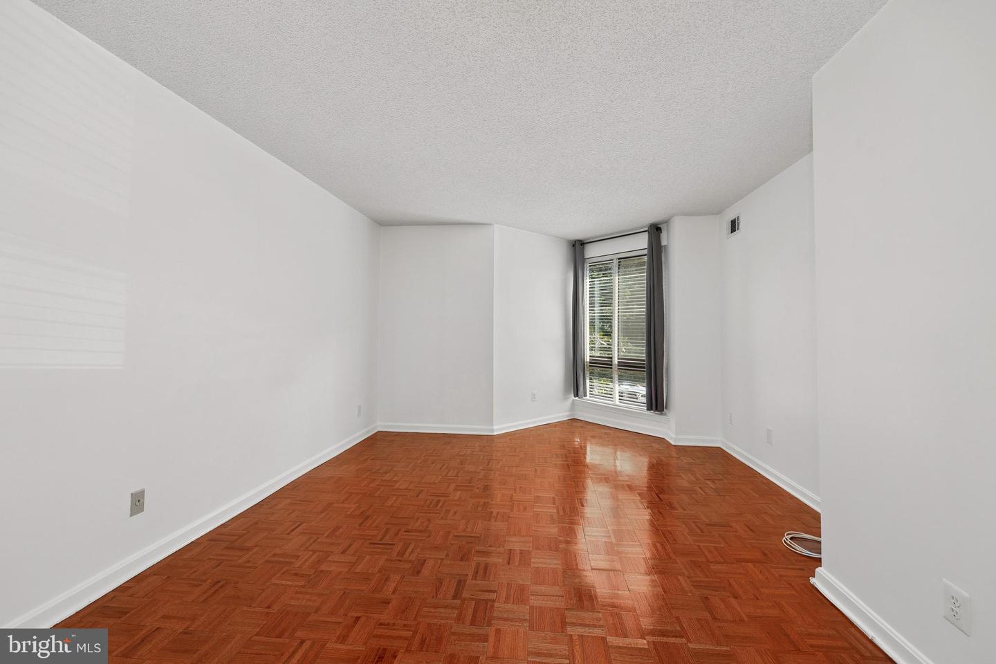 803 N HOWARD ST #252, ALEXANDRIA, Virginia 22304, 2 Bedrooms Bedrooms, ,2 BathroomsBathrooms,Residential,For sale,803 N HOWARD ST #252,VAAX2054154 MLS # VAAX2054154