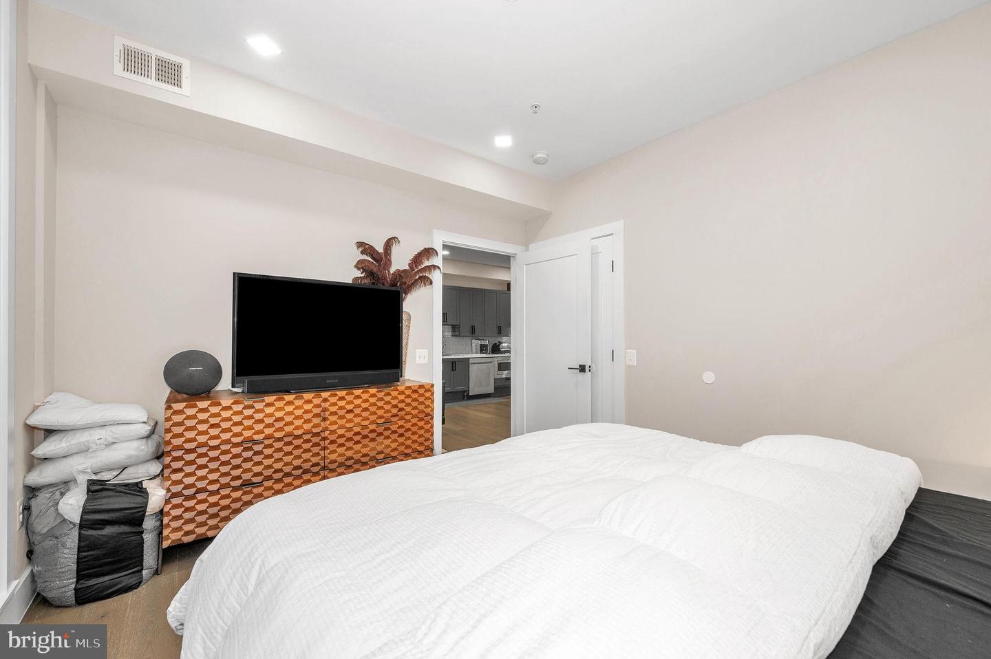 1028 BLADENSBURG RD NE #38, WASHINGTON, District Of Columbia 20002, 1 Bedroom Bedrooms, 3 Rooms Rooms,1 BathroomBathrooms,Residential,For sale,1028 BLADENSBURG RD NE #38,DCDC2246368 MLS # DCDC2246368